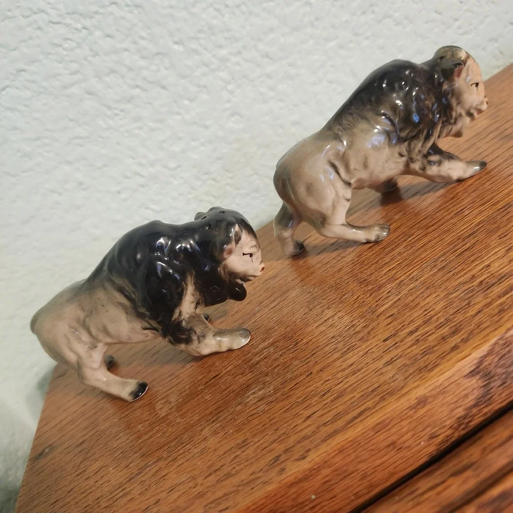 Relco Japan Salt Pepper Shakers‎ Buffalo Bison Vintage 1963 Ceramic Pair